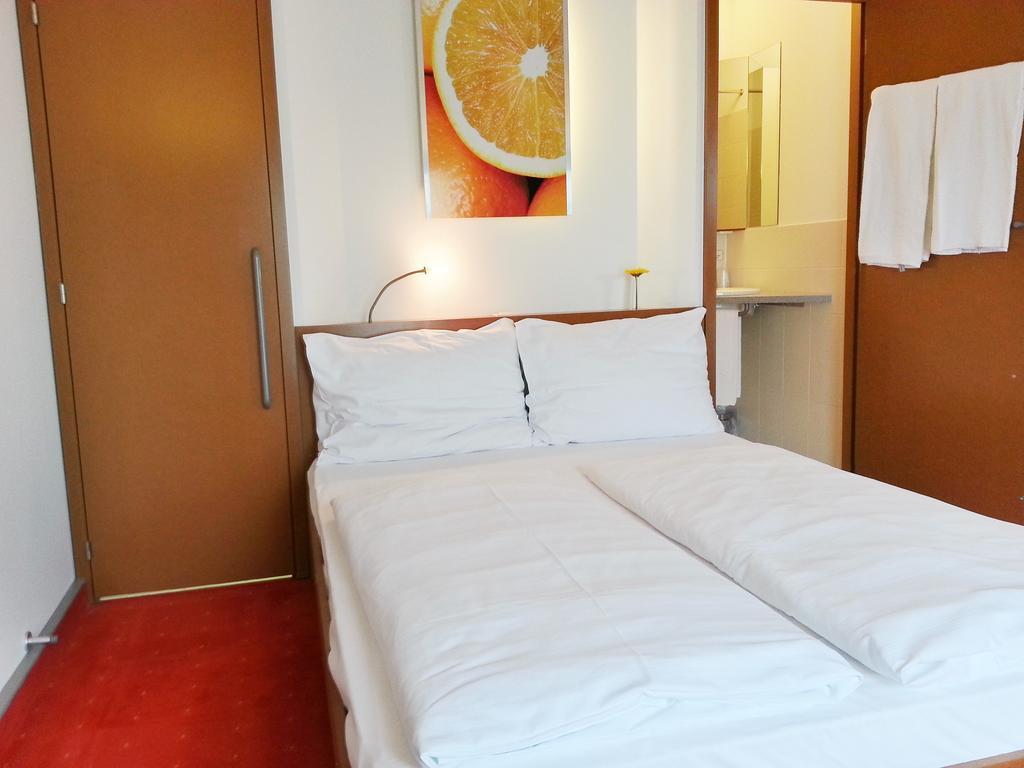Hotel Orange Wings Krems Habitación foto