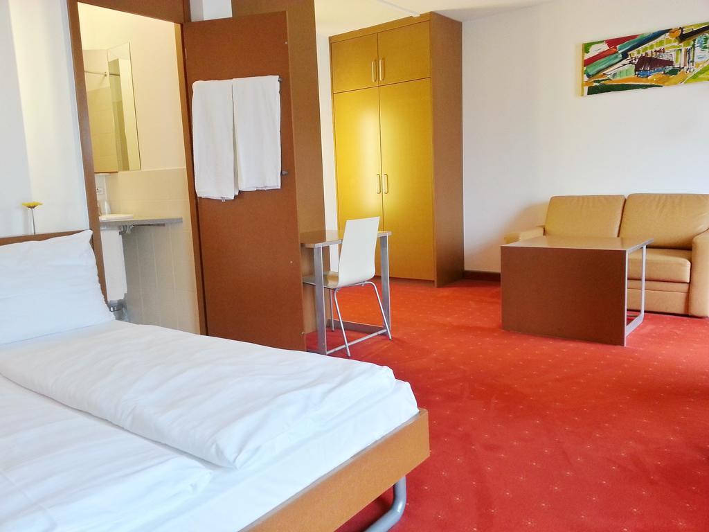 Hotel Orange Wings Krems Habitación foto